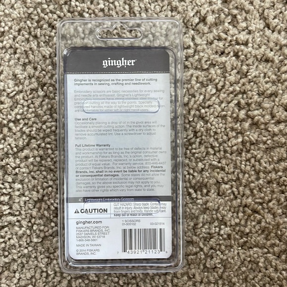 Gingher scissors - new 4 inch embroidery scissors - full lifetime guarantee - Picture 2 of 2